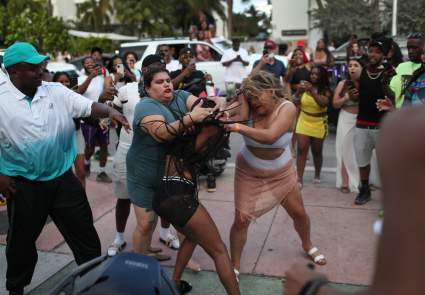 Declaran estado de emergencia en Miami y toque de queda: Caos por ‘spring break’