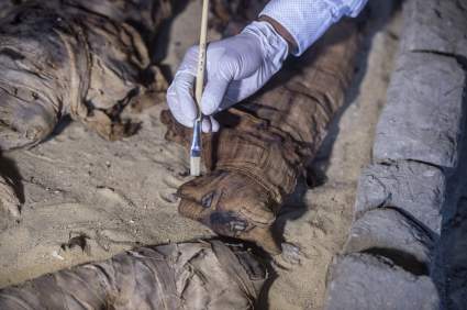Descubren la primera momia embarazada de la historia – Fotos