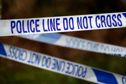 Hombre armado se enfrenta a la policía por 13 horas en Carolina: 2 agentes muertos
