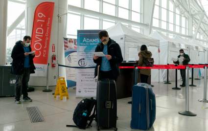 Personas vacunadas podrán viajar sin restricciones dentro de EE.UU: ¿Y afuera?