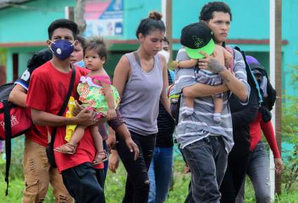 Biden considera dar dinero para que migrantes de Centroamérica no vengan