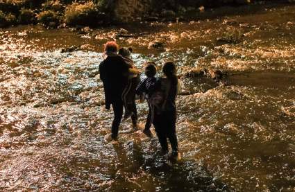 Coyotes en la frontera lanzan al Río Bravo a una bebé de 6 meses: ¿La rescataron?