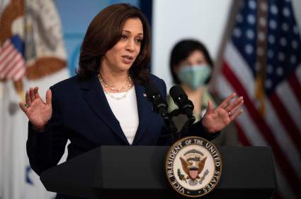 Enfermera Niviane Phelps arrestada tras amenazar con matar a Kamala Harris
