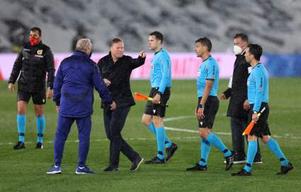 Koeman se va enojado de entrevista en vivo tras derrota del Barcelona: [Video]