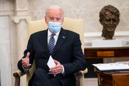 Biden anuncia que todos los adultos en EE.UU. son elegibles para vacuna COVID-19