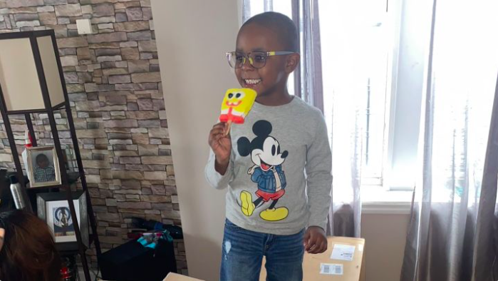 Noah compr&oacute; $ 2,619 en paletas de Bob Esponja