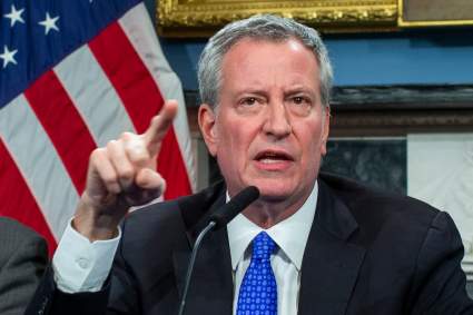 Nueva York vacunará a turistas contra el COVID en sitios turísticos