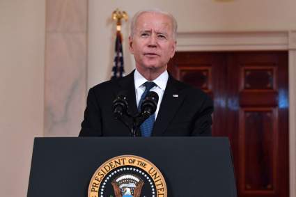Biden firma ley contra crímenes de odio por el COVID: Mira estos ataques a asiáticos