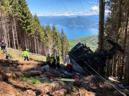 Tragedia en Italia: Caída de Teleférico deja al menos 14 muertos: [Imágenes]