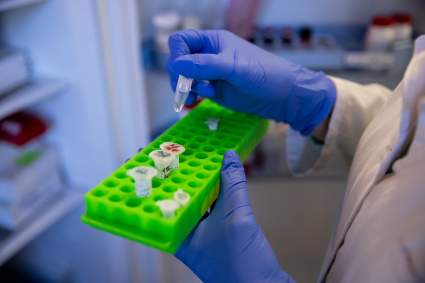 La FDA autoriza nuevo tratamiento contra el COVID-19: ¿Qué es el sotrovimab?
