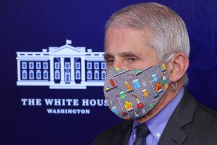 COVID-19: Dr. Fauci anticipa relajamiento de uso de mascarillas en interiores