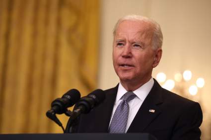Gobierno Biden enviará cheques mensuales de $300 por hijo: ¿Cuándo?