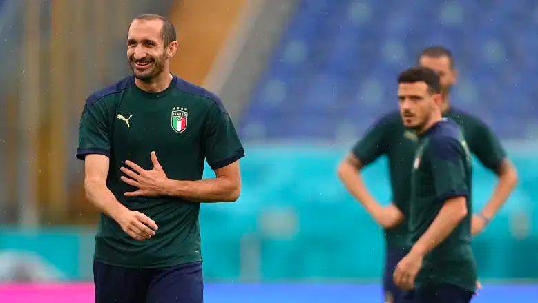 Giorgio Chiellini de Italia.