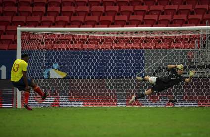 El vulgar gesto del arquero de Argentina en derrota contra Colombia: [Video]