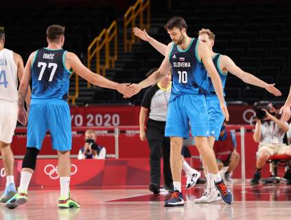 Equipo olímpico fue descubierto violando burbuja sanitaria: ¿Quién estaba?