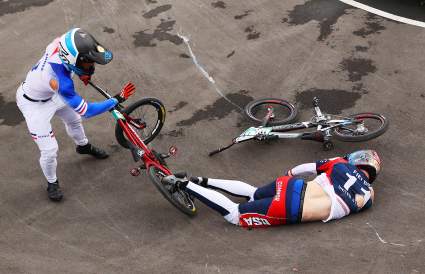 Tokio 2020: Ciclista de EEUU sufre violenta caída y abandona: Connor Fields – Video