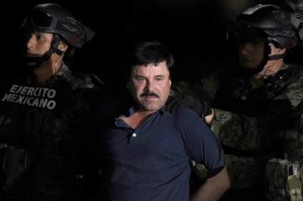 Difunden video inédito del Chapo Guzmán siendo sometido por policías: ¿Qué pasó?