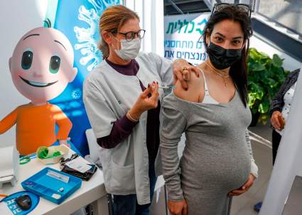 Advertencia a mujeres embarazadas sobre la vacuna COVID: ¿Qué descubrieron?