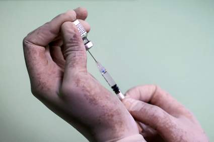 COVID-19: Vacuna Pfizer recibe ‘aprobación total’ de la FDA: ¿Para quiénes?