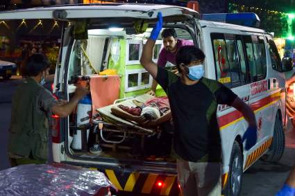 Masacre en Kabul: dos explosiones dejaron decenas de muertos y heridos – Videos