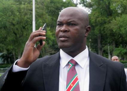 Equipo de Surinam toma decisión insólita en partido de CONCACAF: ¿Qué pasó?