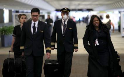 COVID-19: United Airlines despide a cientos de trabajadores por no vacunarse