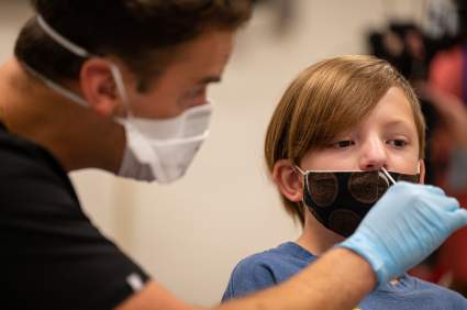 Autoridades lanzan advertencia para proteger a niños del COVID: ¿Qué hacer?