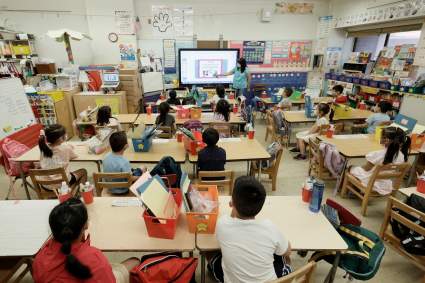 La FDA hace revelación sobre vacunas COVID para niños más pequeños