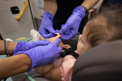 Hospitalizaciones por COVID entre niños menores de 11 años llega a peor nivel récord
