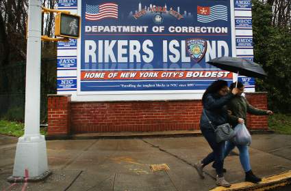 Denuncian horrores en cárcel de Rikers Island en Nueva York: 11 muertos, 5 suicidios