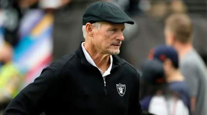 Los Raiders dejan en libertad a mariscal en  primera modificación post-Jon Gruden 