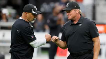 Los Raiders nombran entrenador interino en reemplazo de Jon Gruden