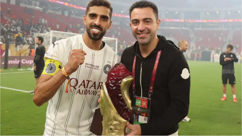 Xavi Hernandez celebra ganar la Copa Amir.