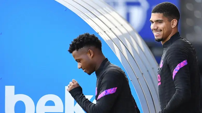 Ansu Fati y Ronald Araujo en el entrenamiento del Barcelona.