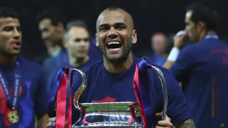 Dani Alves ganando la Champions League con el Barcelona.