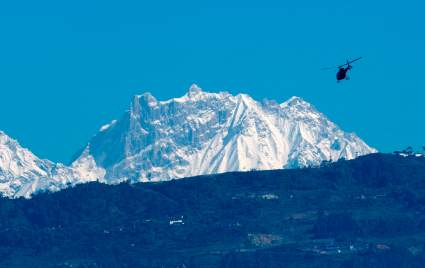 Nepal: Impresionante avalancha sepulta animales bajo la nieve – Videos