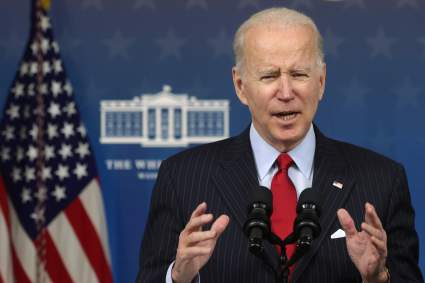 Arriesgada maniobra de Joe Biden para bajar precio de la gasolina: ¿Qué hizo?