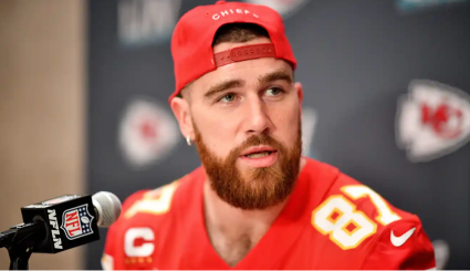 Fanáticos reaccionan al atuendo de Travis Kelce en el partido contra los Cowboys [MIRA]