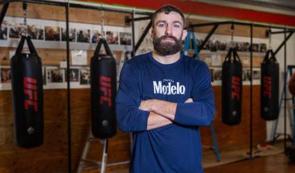 Estrella es ‘arrastrada’ por la policía en la UFC 269: ¿Qué hizo Michael Chiesa?