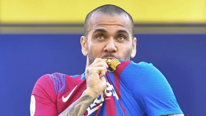 Se dejó saber cómo le informaron a Dani Alves su exclusión de la Europa League