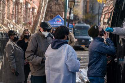 Alarma en Nueva York tras aumento acelerado de contagios de COVID