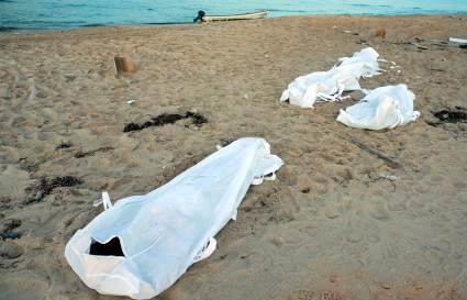 Libia: Hallan en una playa 28 cadáveres de migrantes – Imágenes fuertes