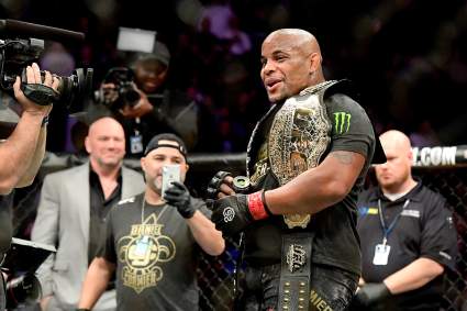 Daniel Cormier criticado por análisis durante UFC 270: ¿Qué dijo?