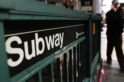 Acuchillan a mujer en el metro de Nueva York: ¿Cómo ocurrió el ataque?