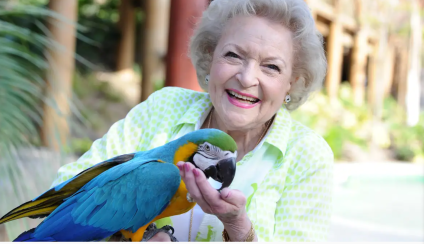 Celebridades le rinden tributo a Betty White en redes sociales:  ¿Cuáles fueron los más populares?