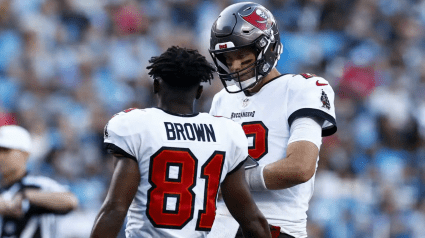 Antonio Brown critica a Tom Brady y muestra textos de Bruce Arians