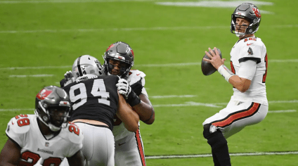 Veterano de los Raiders le envió un mensaje a Tom Brady en medio de los rumores de retiro