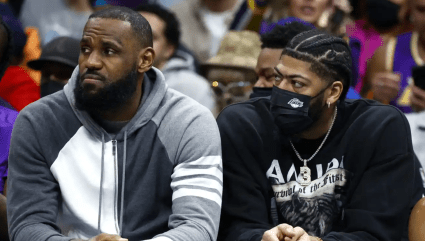 LeBron James deja al equipo después de preocupante resonancia: ¿Podrá jugar?