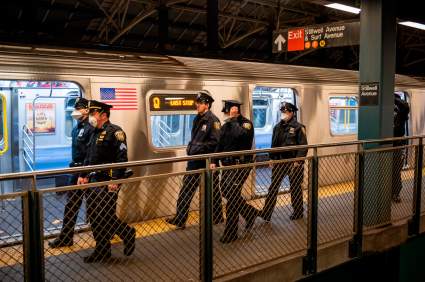 Atacan brutalmente a mujer a martillazos en la cabeza por robarla en NY: [VIDEO]