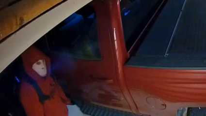 [VIDEO] Ladrón entra y roba en una casa con la máscara de la película Viernes 13
